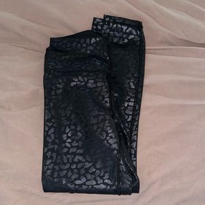 Women’s size 6 IVL collective leggings